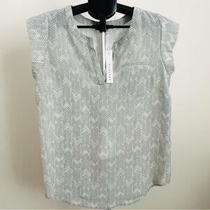SilkLand Women’s Gray Chevron Pullover Blouse Size Medium NWT